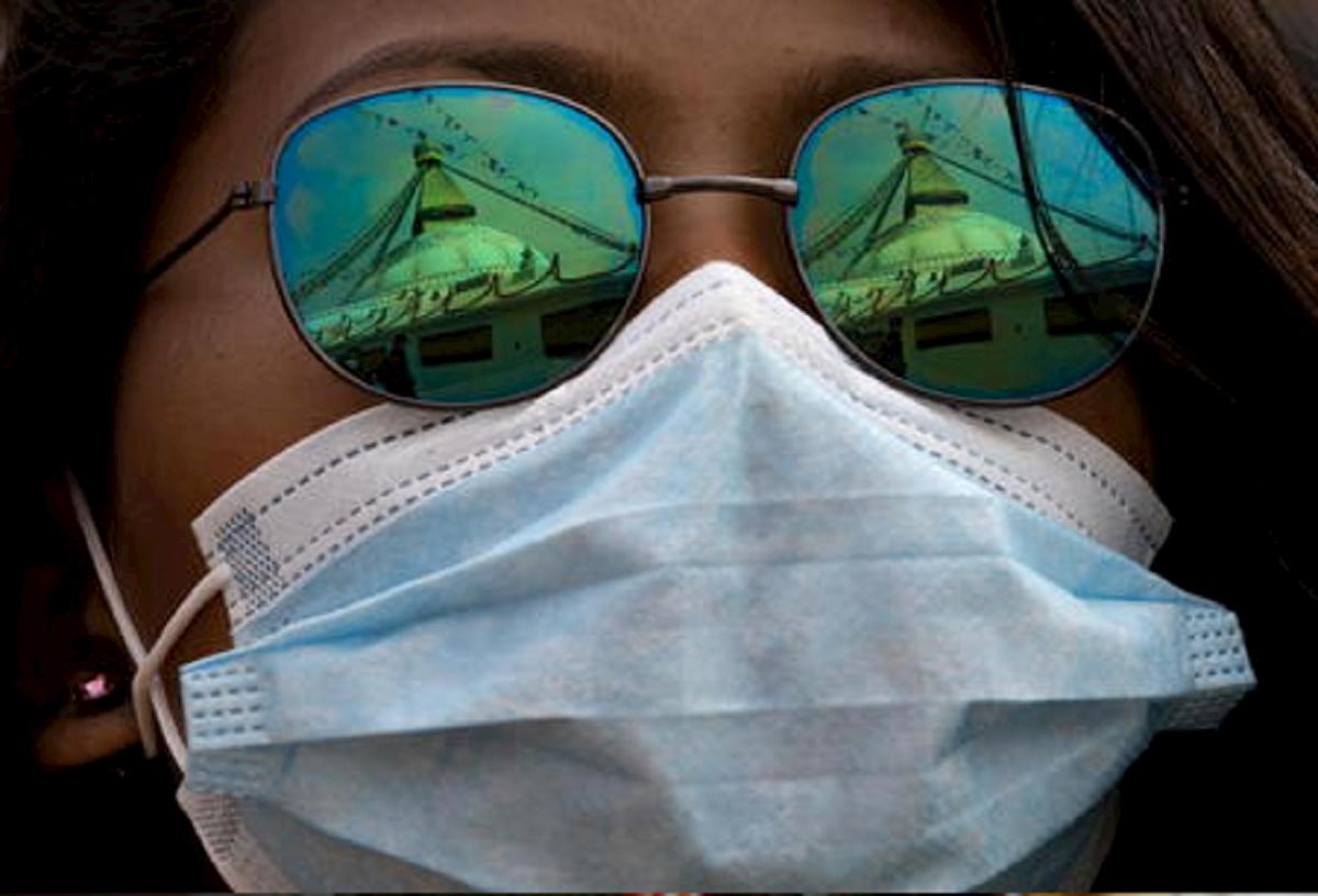 Coronavirus si trasmette nell'aria? Oms pensa a mascherine obbligatorie per tutti