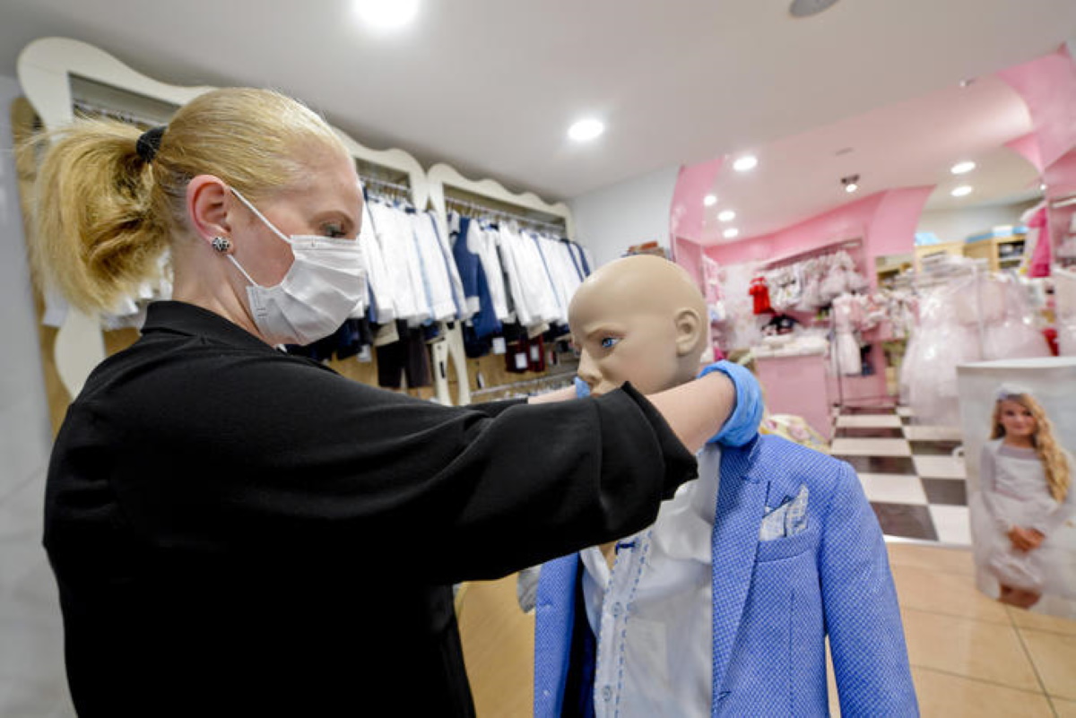 Coronavirus negozi bimbi riaprono: cambio vestiti da cerimonia