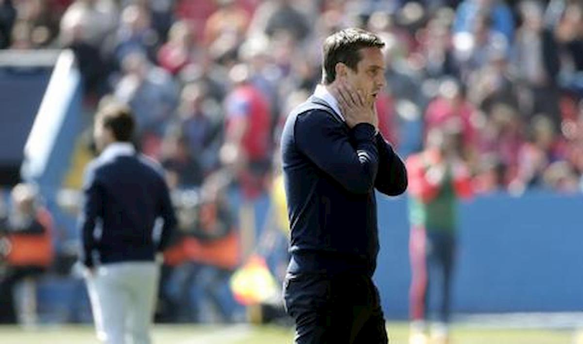 Coronavirus, Neville: "Club che chiedono riduzione stipendi calciatori non devono fare calciomercato tra qualche mese"