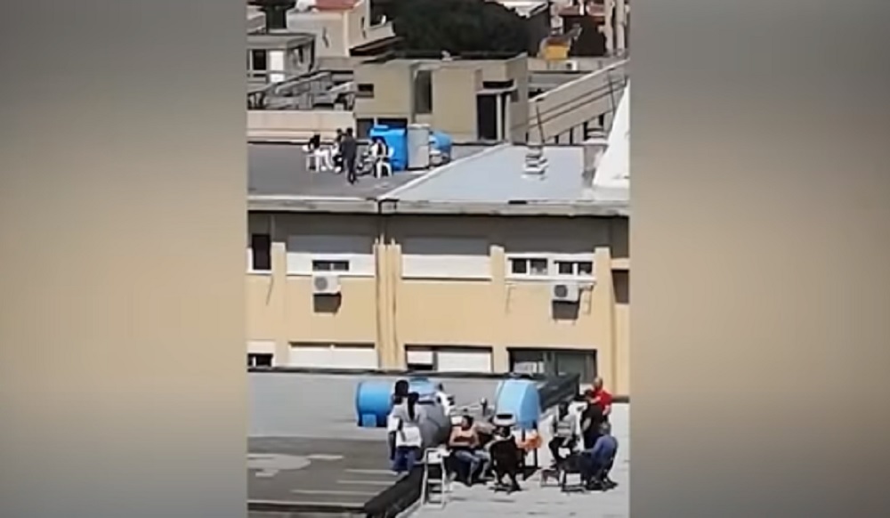 Coronavirus, grigliata sul tetto a Palermo. "Ci stavamo solo divertendo ad arrostire carne"