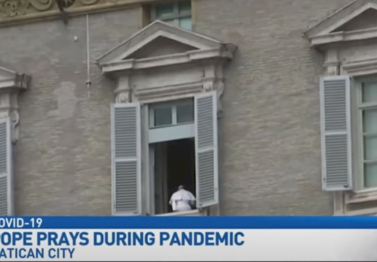 Papa Francesco ologramma? L'ultima bufala sul web