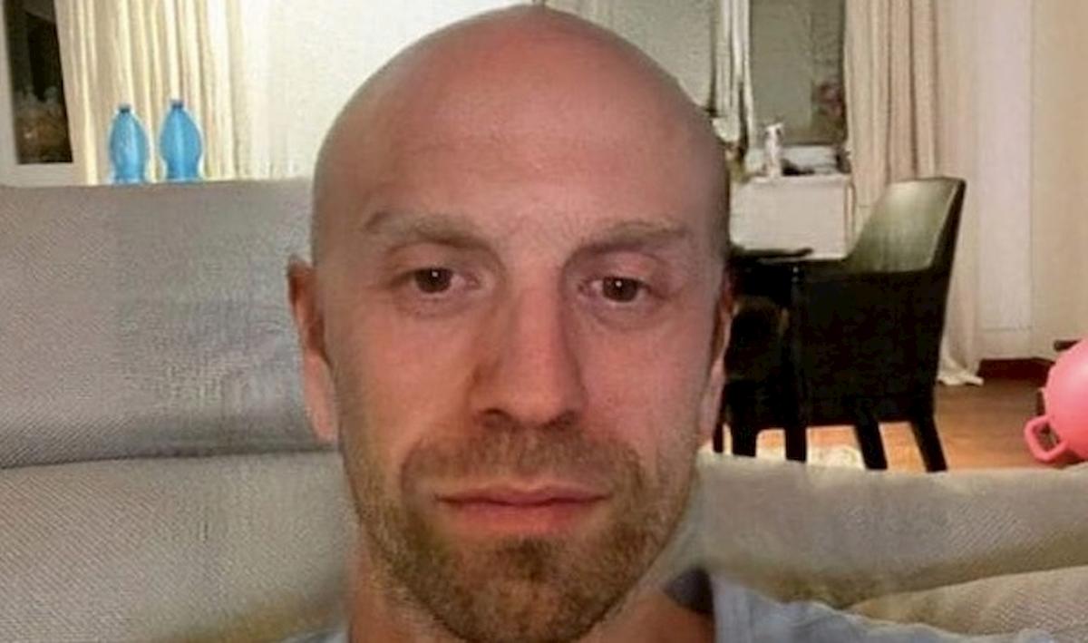 Papu Gomez, il nuovo taglio di capelli è estremo: ecco la "boccia"