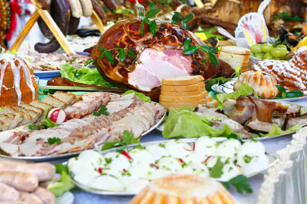 Pranzo, 15 persone, provincia Milano: al 55% a tavola c'è un positivo. A Lecce all'8%