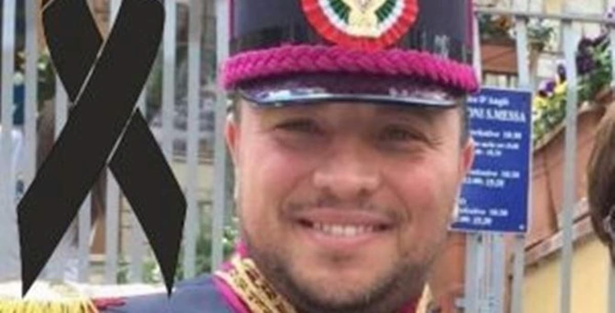 Curtatone, insulta Pasquale Apicella su Facebook. All'arrivo della polizia urla: "Siete tutti violenti"