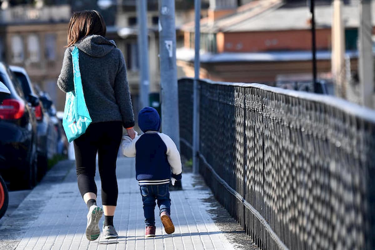Jogging e passeggiate coi bimbi, le Regioni non ci stanno: "Governo irresponsabile"