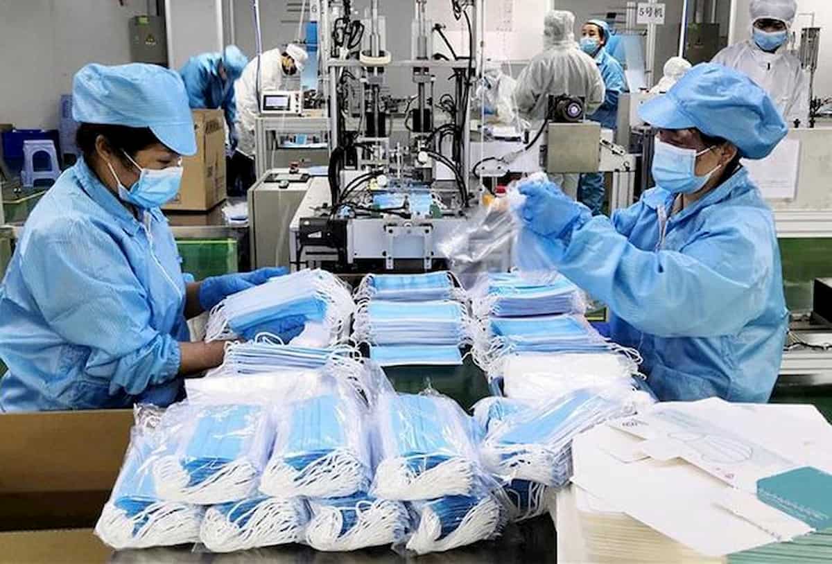 Coronavirus, in Piemonte mascherine obbligatorie per la ripartenza: la Regione ne distribuirà 5 milioni