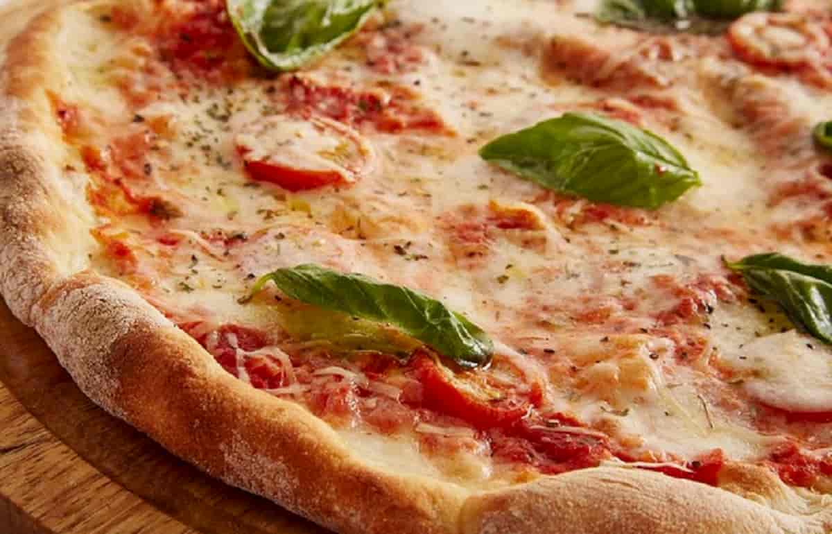 Pizza margherita vietata a Roma, sciarpa obbligata a Milano...20 Repubbliche giocattolo (Ordinanze regionali)