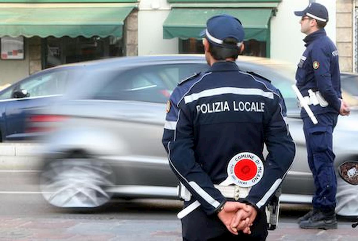 Busto Arsizio, fermata perché senza mascherina aggredisce un vigile