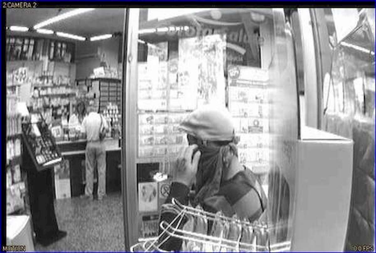 Caivano, rapina in farmacia con la mascherina. Prima era andato in caserma a firmare