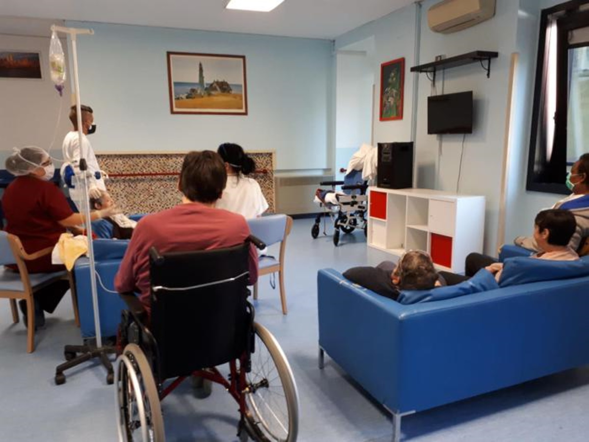 Coronavirus casa anziani Brindisi: 102 positivi, Asl si prepara