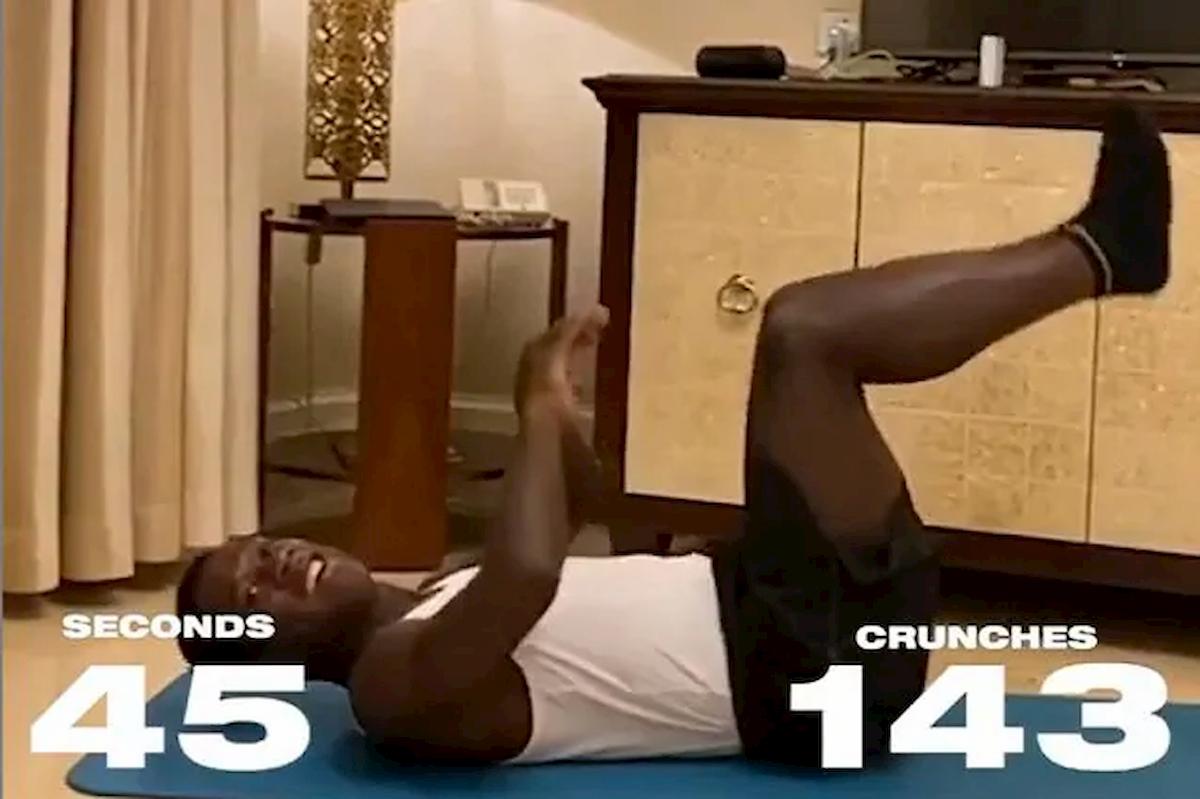 Seedorf bionico, a 44 anni ha battuto Cristiano Ronaldo nella gara degli addominali