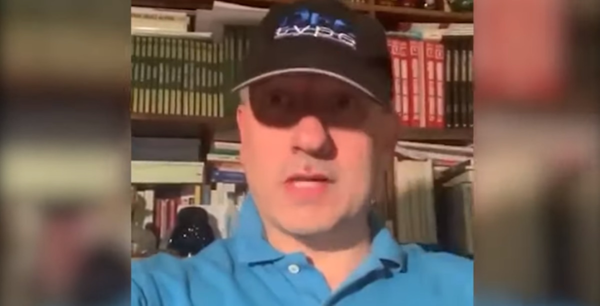 Coronavirus sindaco Asti si camuffa e verifica i buoni spesa VIDEO