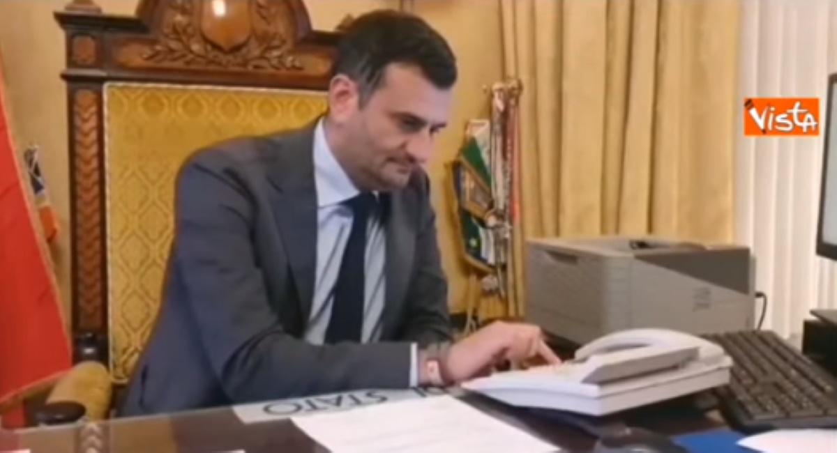 Coronavirus sindaco Bari chiama signor Giuseppe: Resti a casa