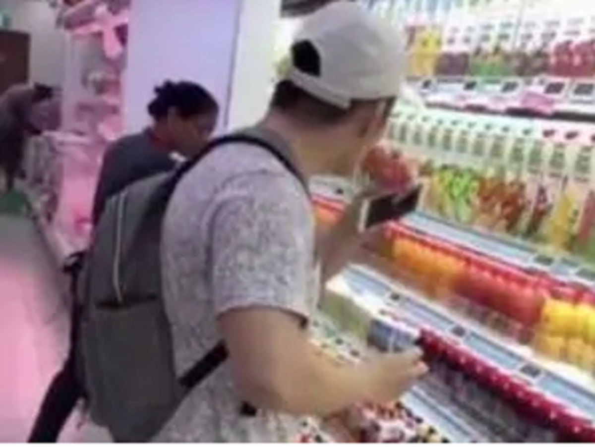 "Coronavirus, ecco come diffonderlo": video singapore