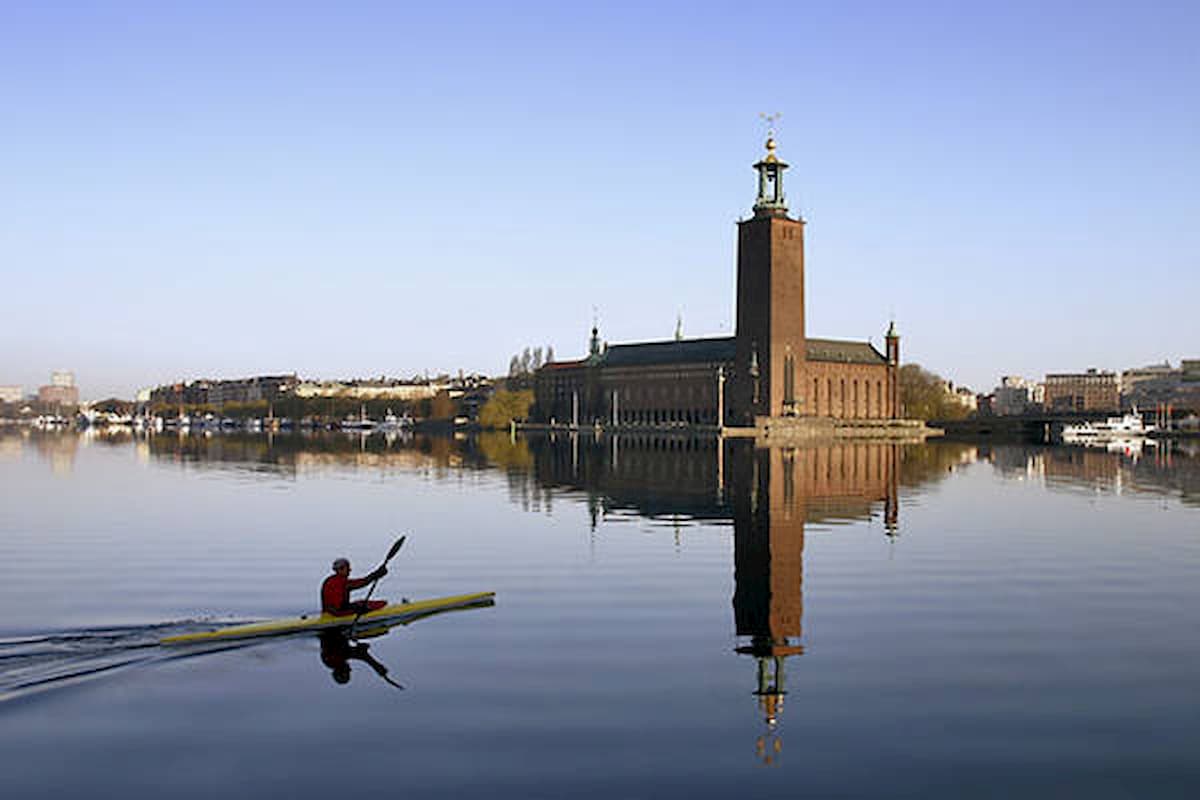 La Svezia non resta a casa: nessun divieto, solo raccomandazioni. 2000 scienziati: "Sarà una catastrofe"