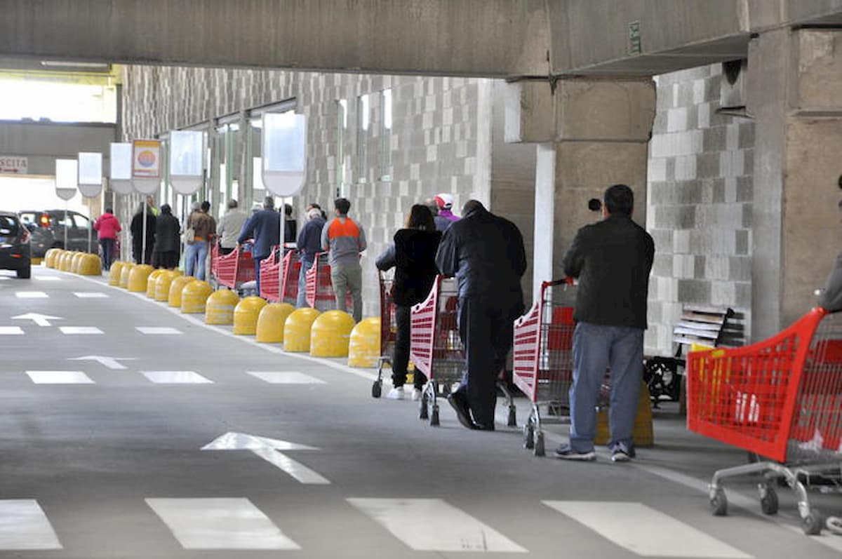 Spesa in quarantena, boom la domenica mattina: +480%. Cresce quella dopo pranzo (+78%)