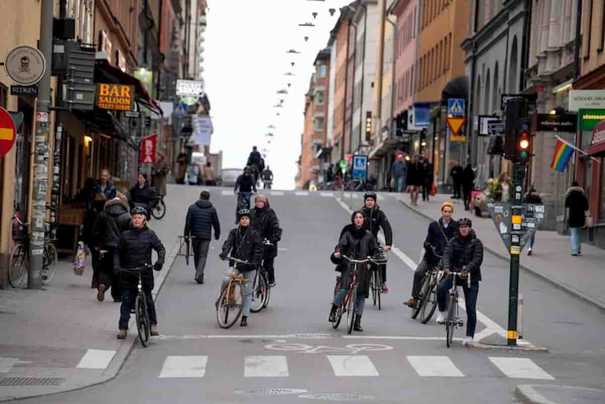 Coronavirus Svezia: contagi e morti crescono rapidamente, più che nel resto della Scandinavia. No lockdown, fino quando?