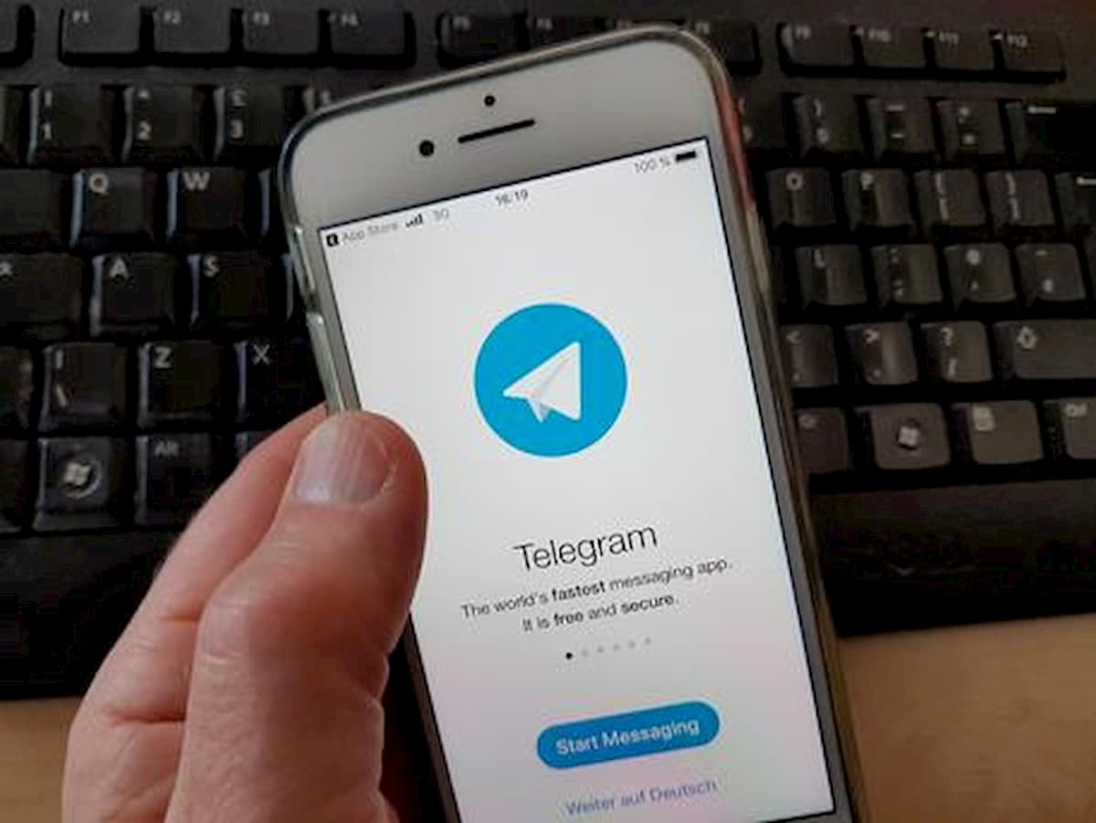 La Procura di Bari chiude 19 canali Telegram: giornali e libri pirata in pdf