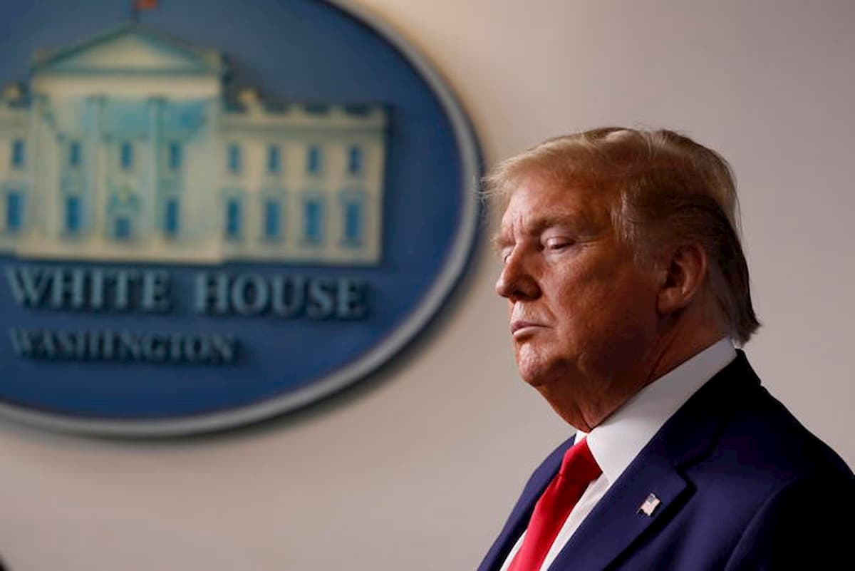 Trump annuncia stop all'immigrazione contro il "nemico invisibile"