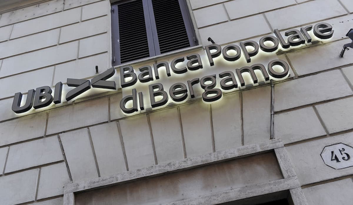 Credit Agricole tra Ubi Banca e Intesa San Paolo: sgambetto o paravento francese per gli azionisti?