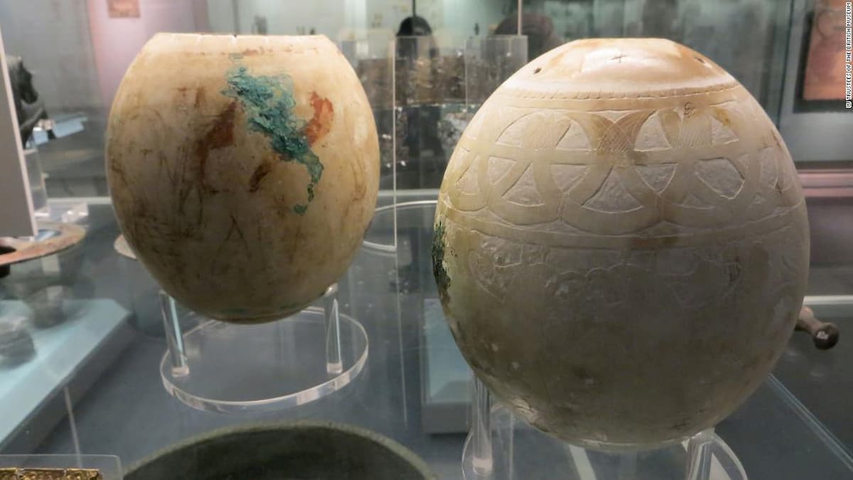 Il mistero delle antiche uova di struzzo decorate potrebbe finalmente rompersi