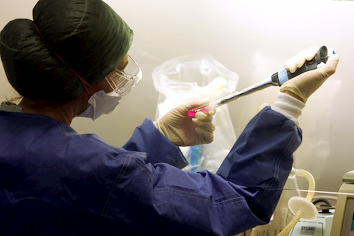 Vaccino coronavirus, via al test sull'uomo da fine aprile