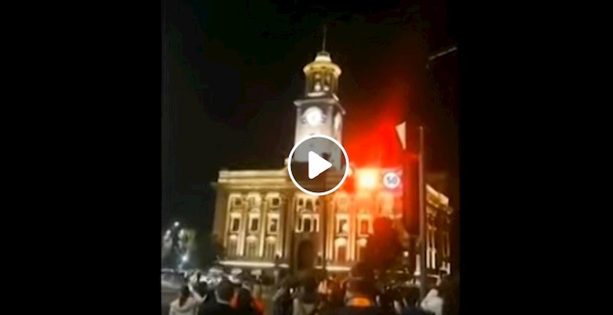 Wuhan, i rintocchi dell'orologio segnalano la fine del lockdown