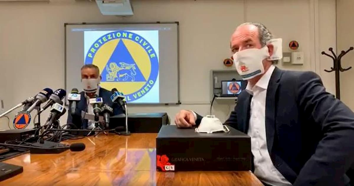 Coronavirus, Zaia: "In Veneto mascherina in strada anche dopo il 4 maggio"