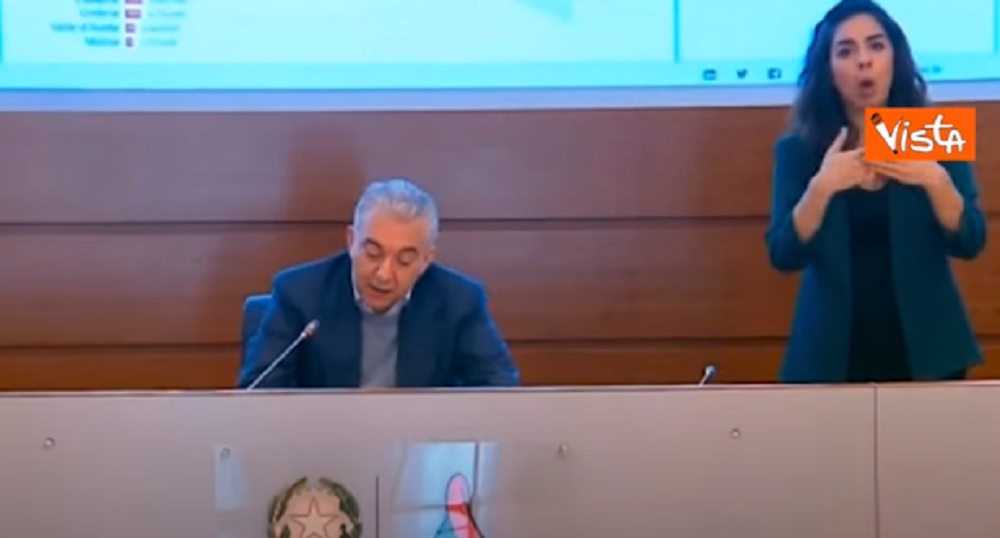 Coronavirus, Arcuri: "Mascherine alle scuole già per la maturità"