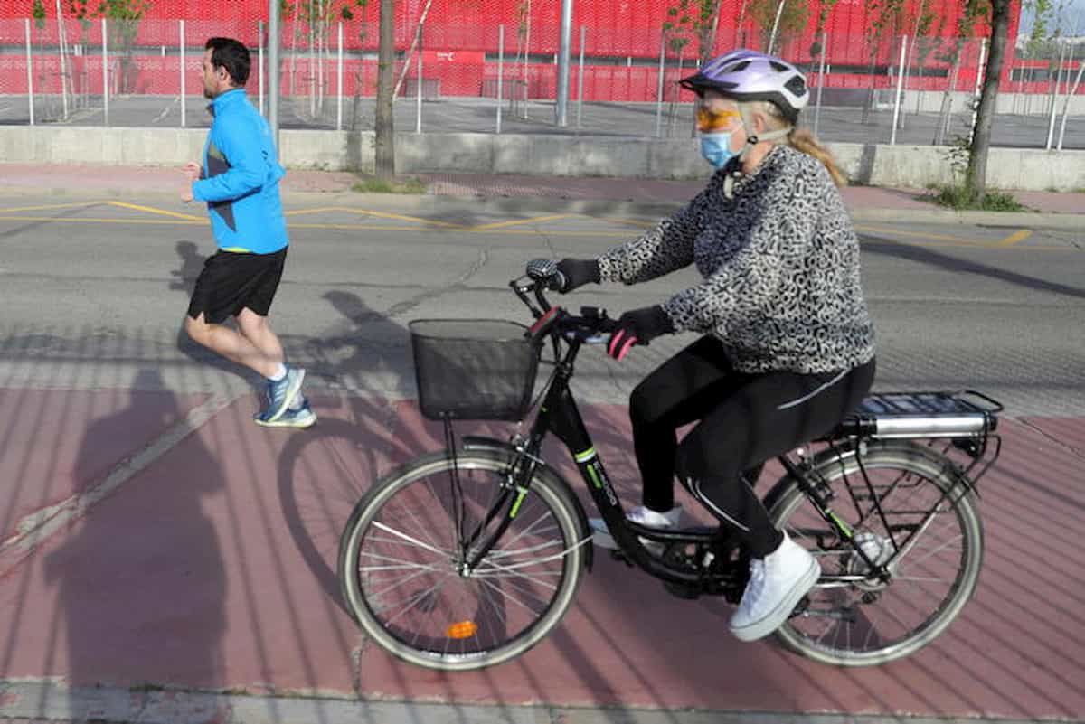 Fase 2, in arrivo bonus per bici e monopattini. E voucher per le vacanze in Italia