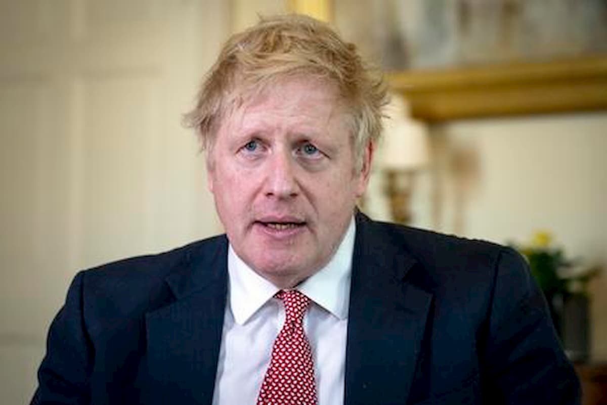 Gb, Boris Johnson apre alla Fase 2. Ma niente incontri tra parenti