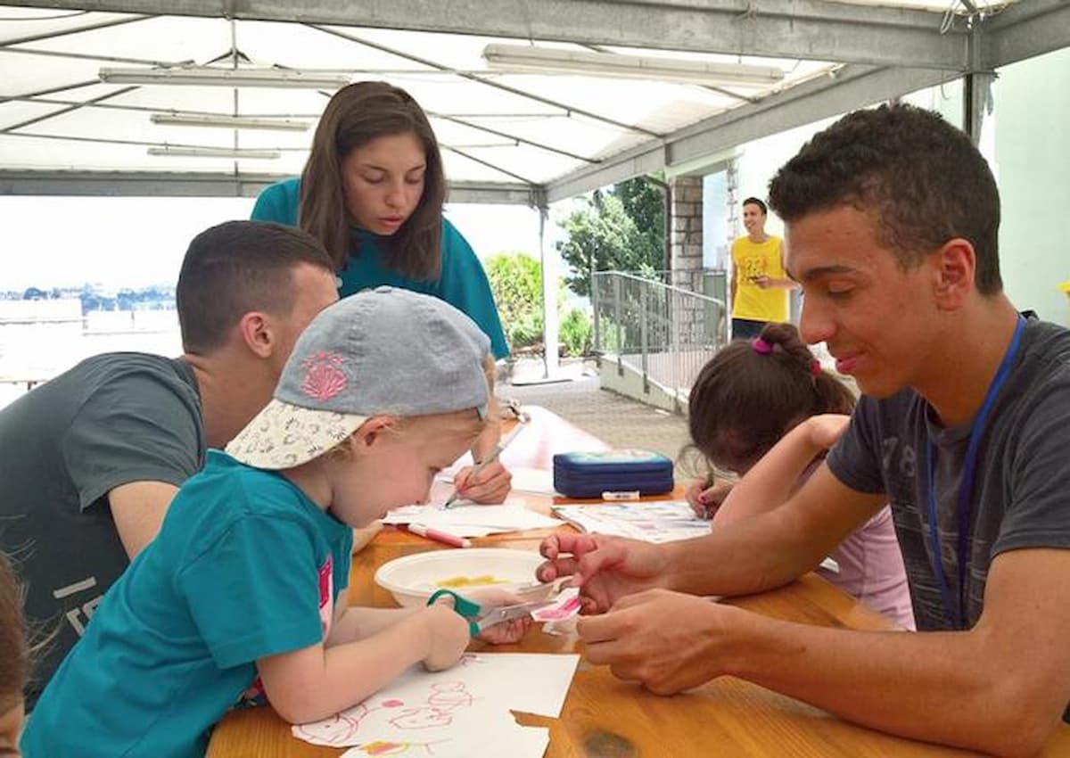 Dl Rilancio: bonus baby sitter raddoppiato a 1200 euro, proroga Cig 12 settimane