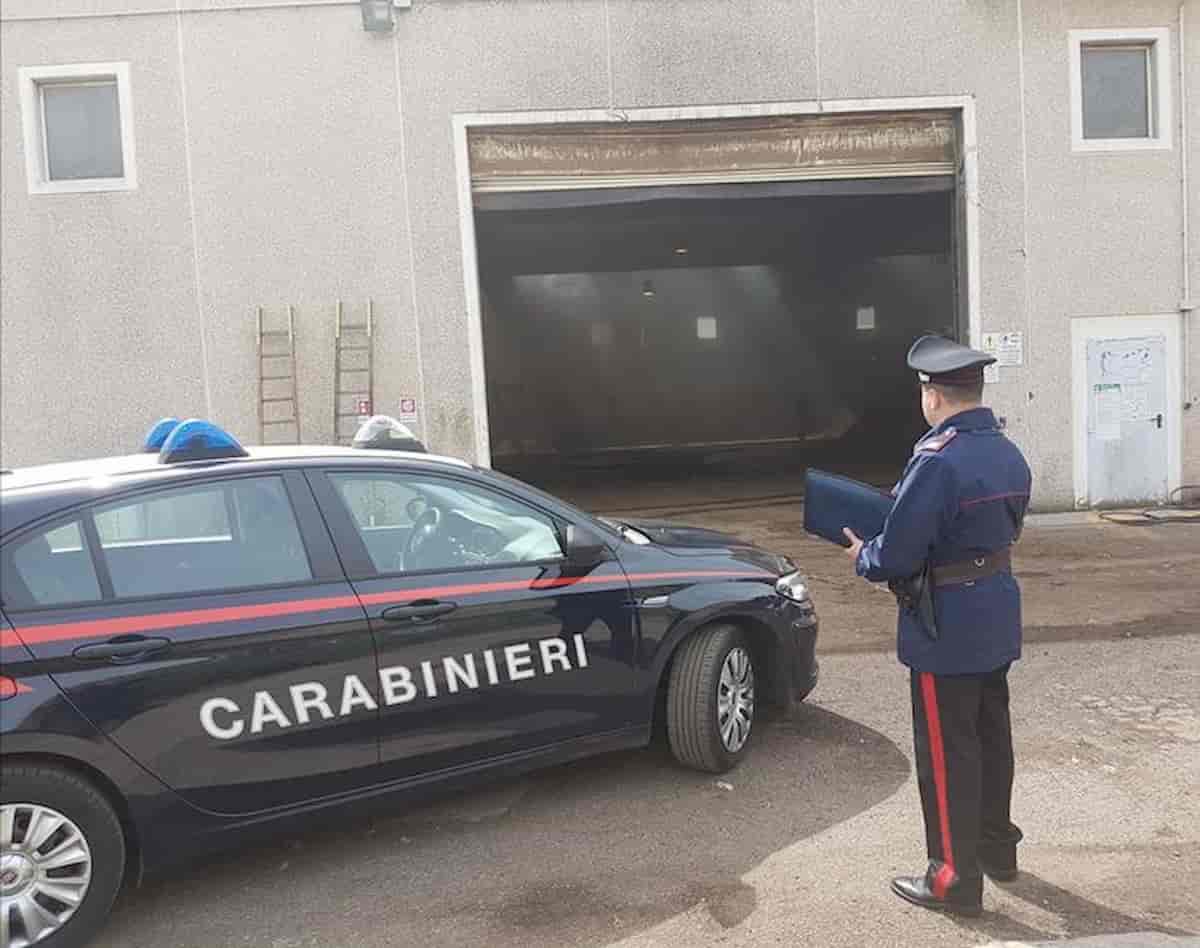 Lanzo Torinese: anziano dimentica fornello acceso, casa a fuoco. Carabinieri fuori servizio lo salvano