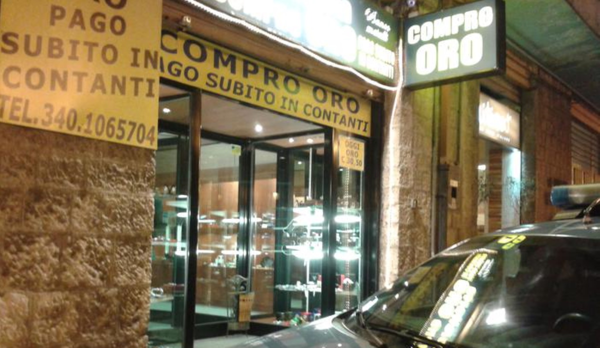 Monte dei pegni e fase 2: fila e ressa, ampliati orari degli sportelli