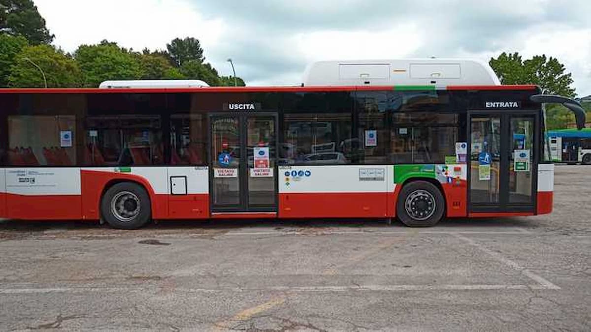 Ancona, sputi e insulti verso autista bus: non aveva fatto salire passeggero senza mascherina