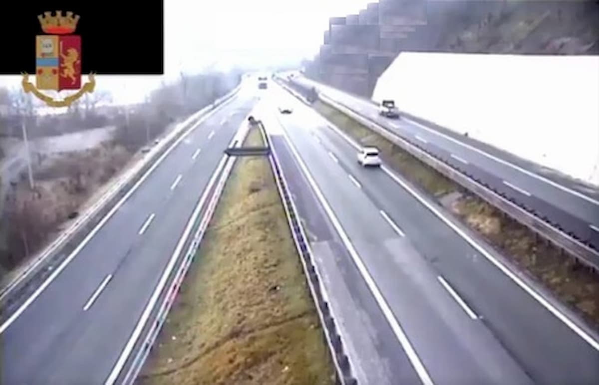 Firenze, percorre A11 contromano: 75enne fermato dalla Polstrada