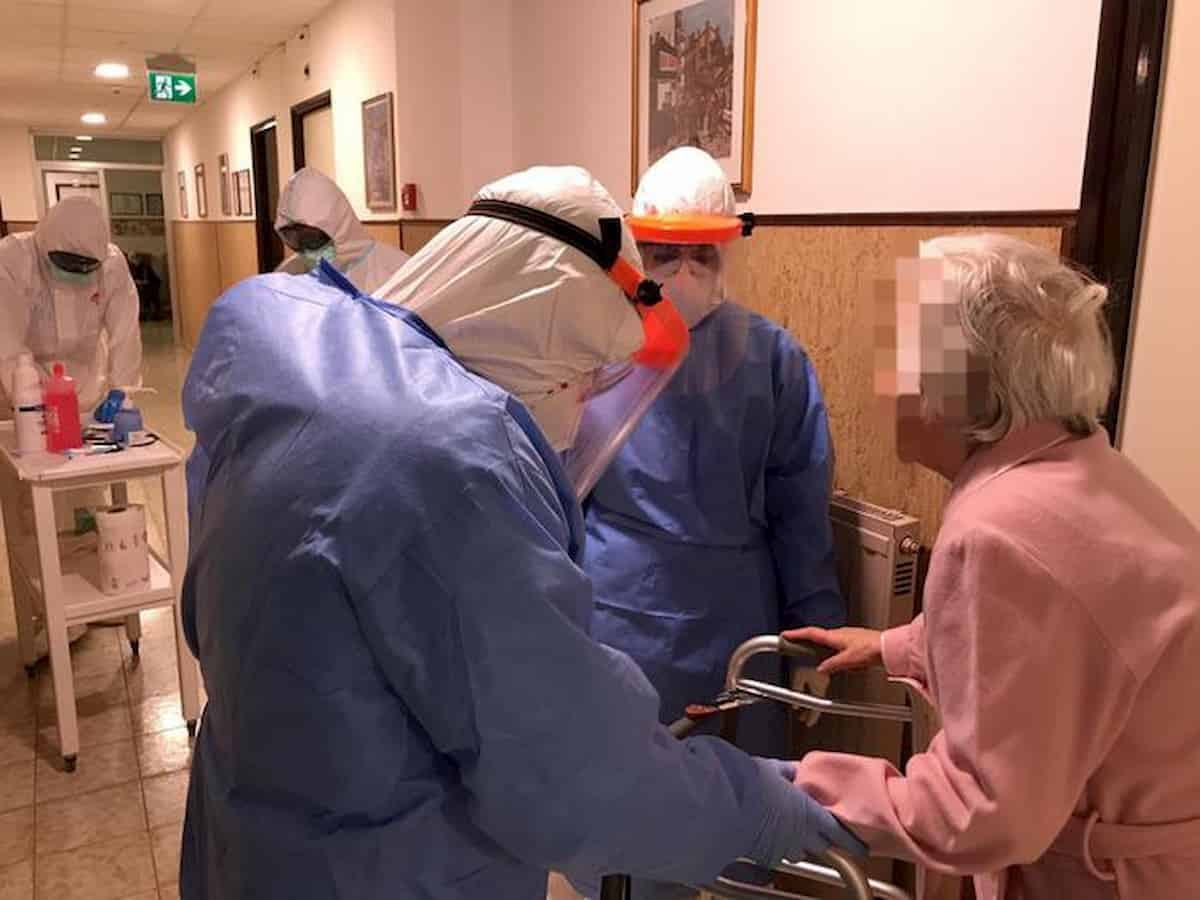 La casa di riposo abusiva dove scoppia il focolaio Covid: "sanitari" erano in realtà contadini