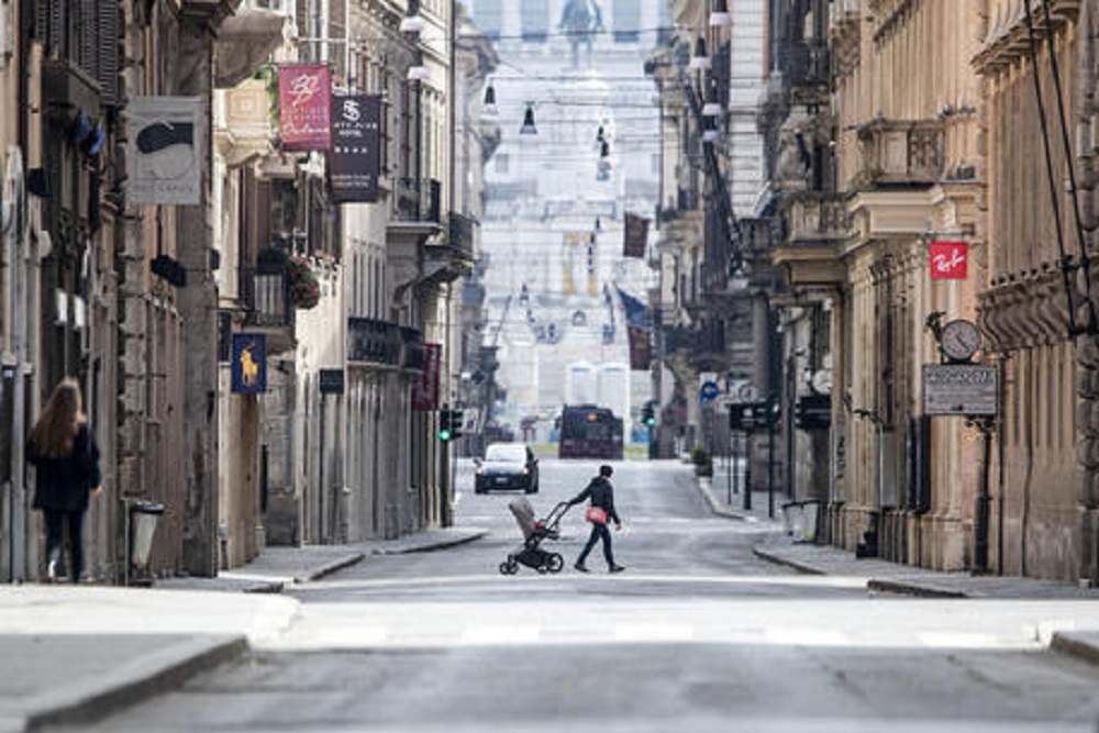 Regioni al Governo: via libera al commercio dall'11, e dal 18 fateci decidere noi sulle riaperture