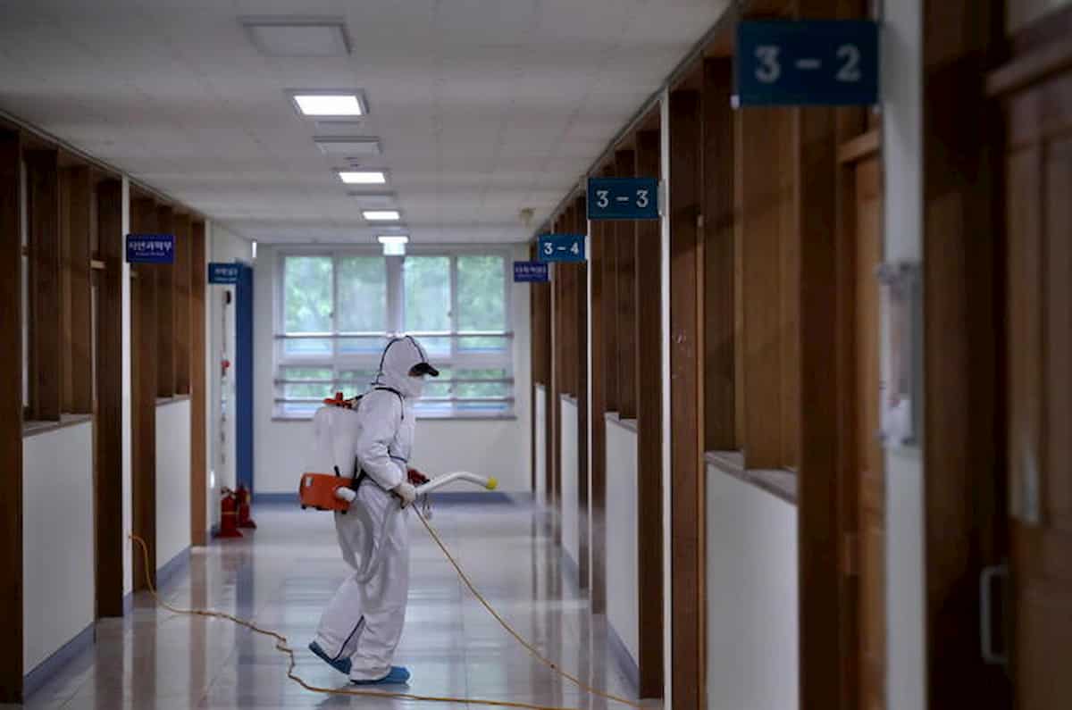 Coronavirus batte scuola italiana. Riaprire tutto, tranne scuola. Non fa soldi, solo parcheggio bimbi