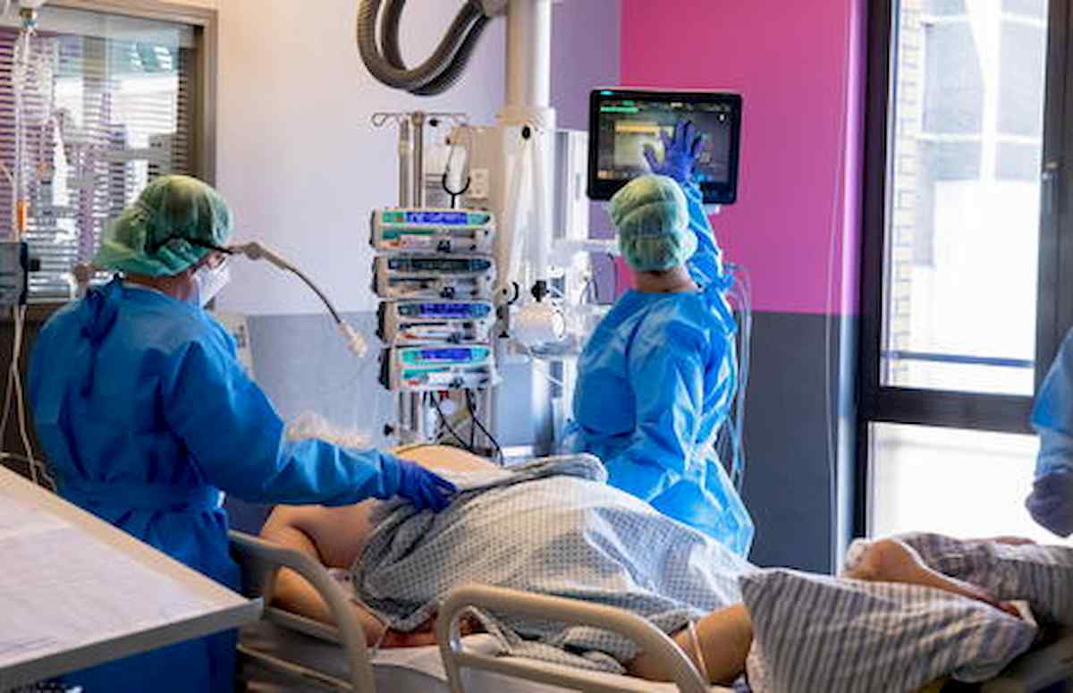 Coronavirus, Franzini (Sioot): "Ossigeno ozono terapia funziona. Negativizza virus in 7 giorni"