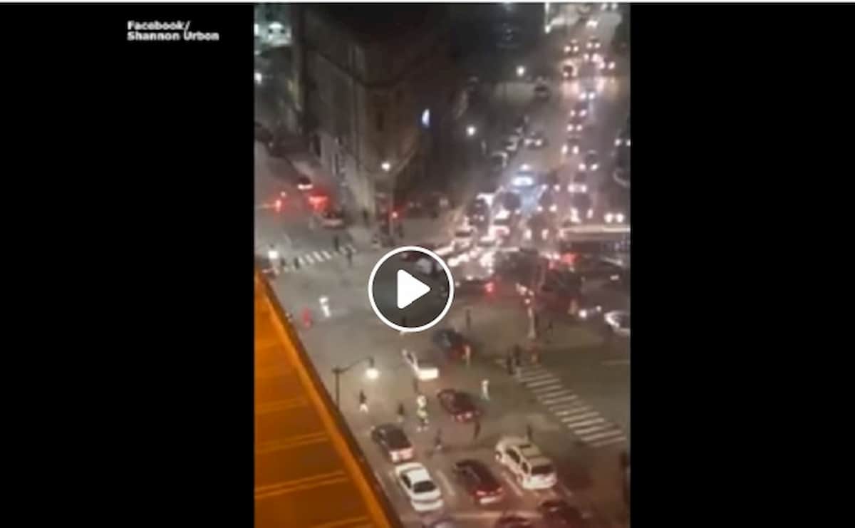 Detroit, neri manifestano per George Floyd. Spari da un suv, morto ragazzo 19enne VIDEO