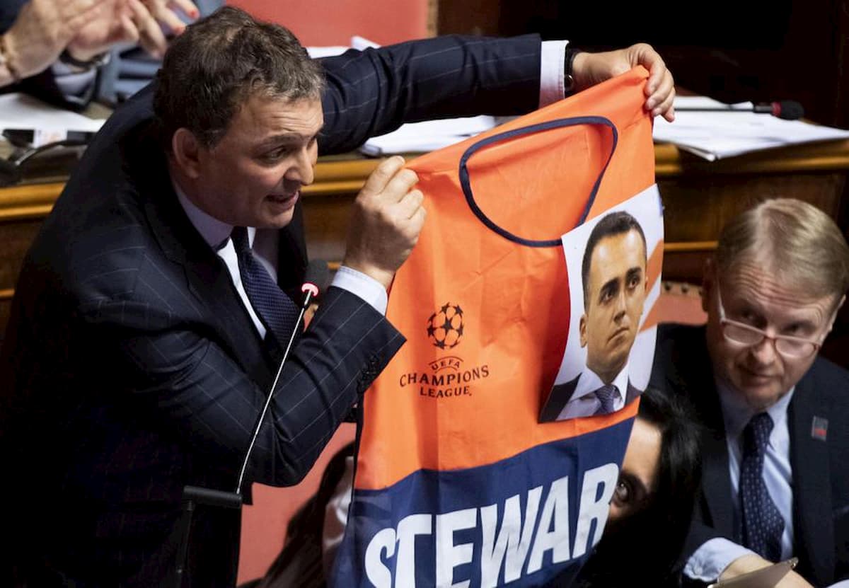 Luigi Di Maio a L'Intervista: "Non ho mai venduto bibite allo Stadio San Paolo"