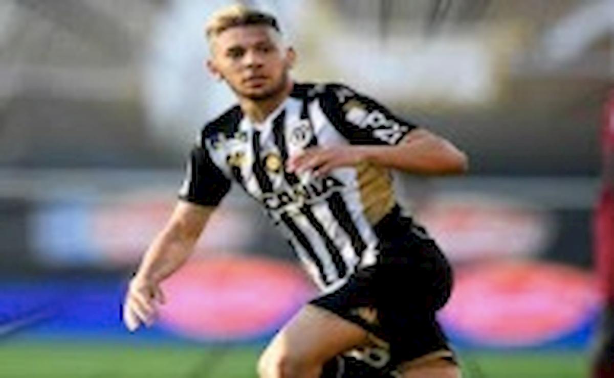 El Melali denunciato, il calciatore dell'Angers si è toccato davanti alla vicina