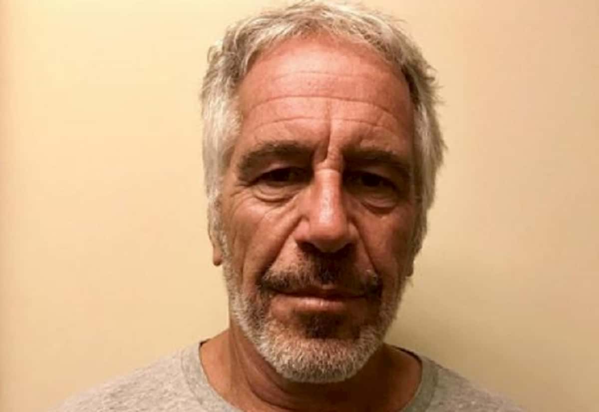Jeffrey Epstein è stato ucciso in carcere? L'avvocato e la tesi dell'osso rotto del collo