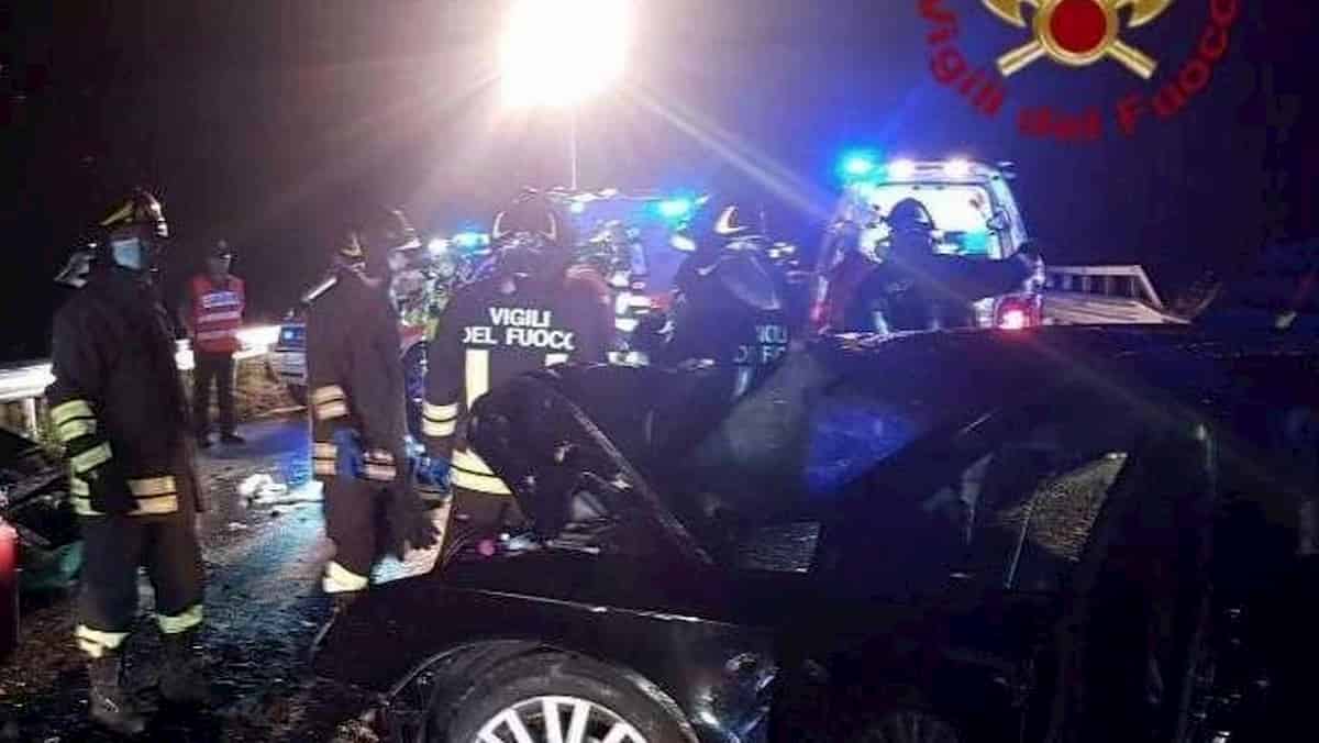 Esine (Bergamo), incidente frontale: morte due ragazze di 19 e 20 anni