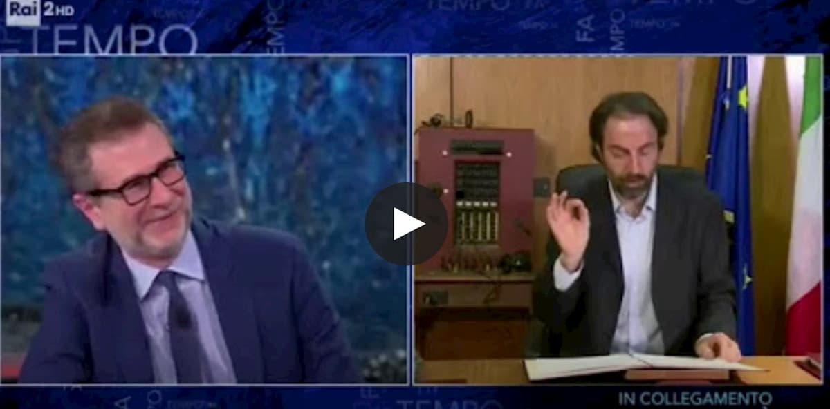 Che tempo che fa, Neri Marcorè-Conte: "In spiaggia sì ma solo in bikini. Uomini compresi. Non discriminiamo" VIDEO