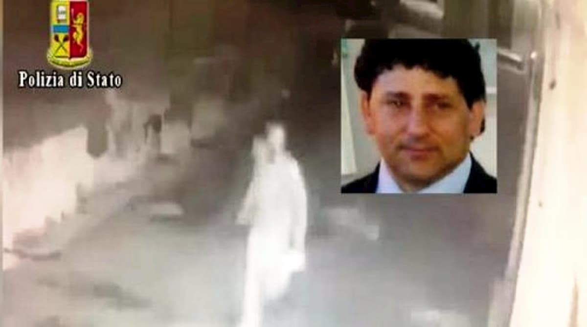 La figlia del vigilante ucciso a Napoli: "Inorridita per i selfie dal carcere dell'assassino di mio padre"