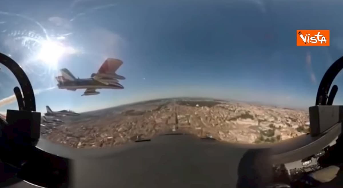 Frecce Tricolori, le spettacolari immagini dalla cabina di pilotaggio VIDEO