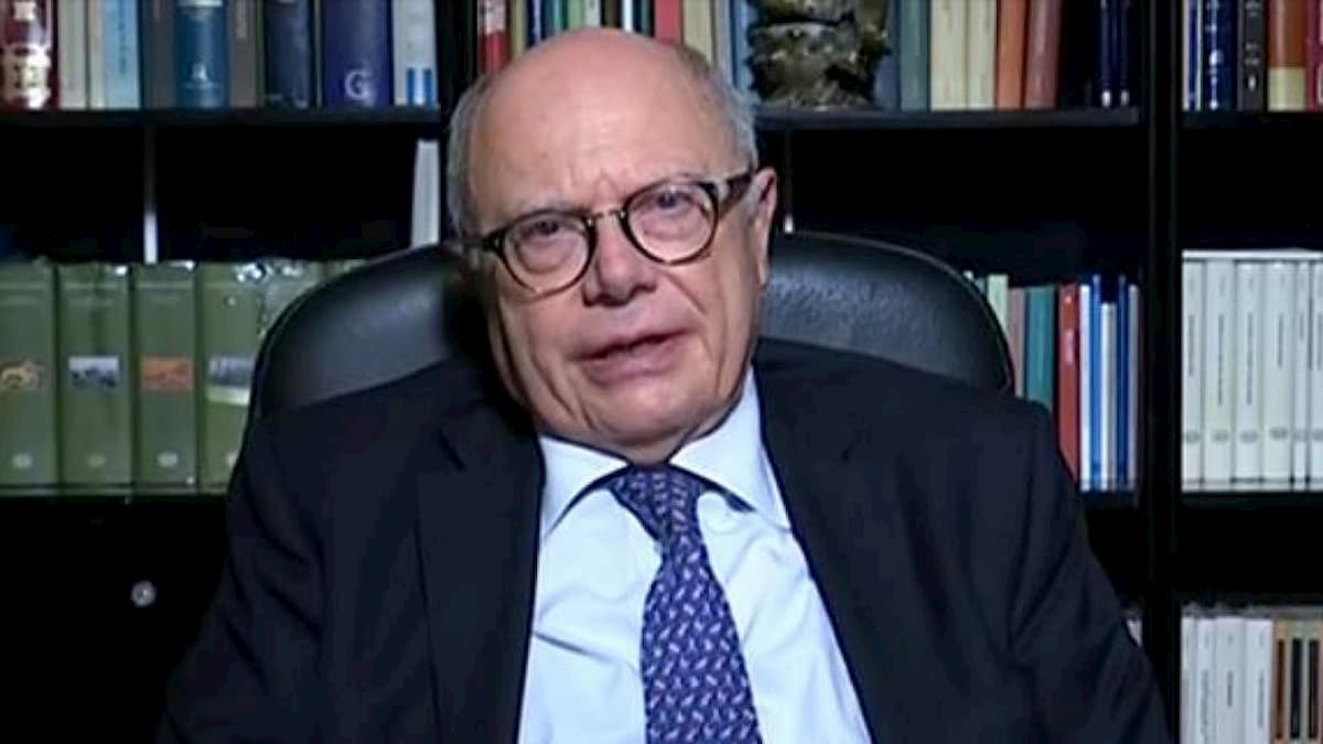 Fase 2, infettivologo Galli: Tutti fuori senza precauzioni è cercar guai