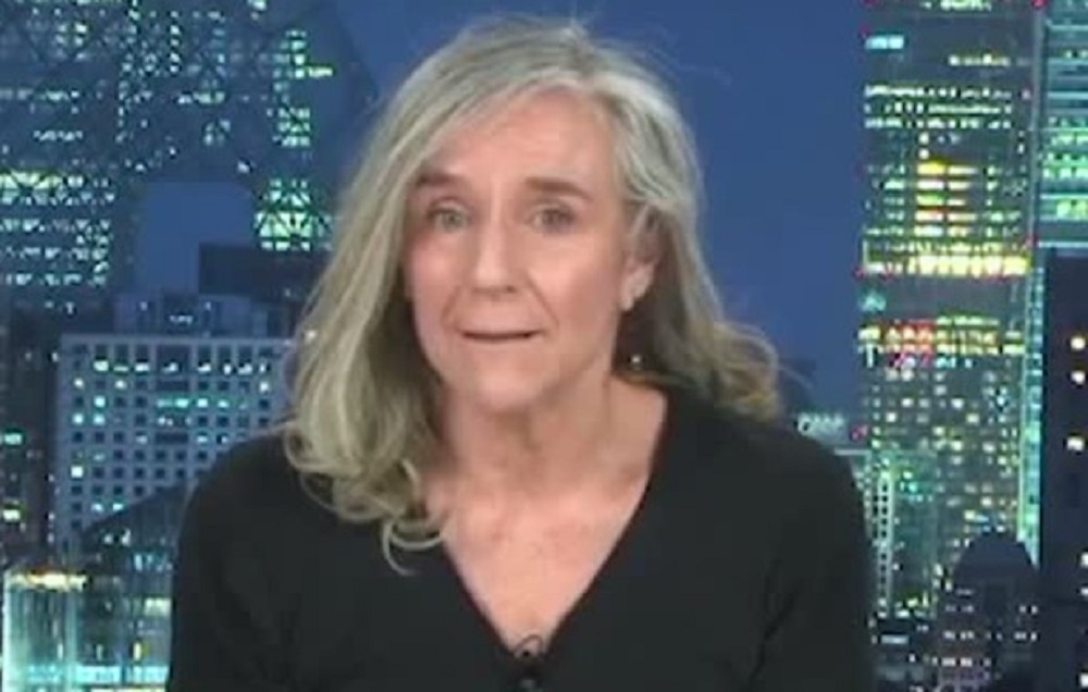 Giovanna Botteri e il "body shaming" di Striscia la Notizia. Sul web tutti contro la Hunziker